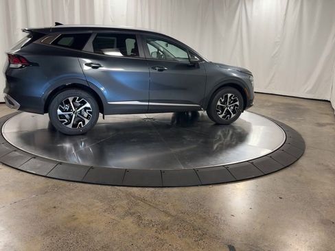 Certified 2025 Kia Sportage EX image 9