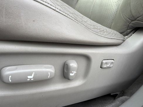 Used 2005 Toyota Highlander Limited image 17