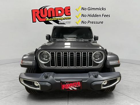Used 2025 Jeep Wrangler Unlimited Sahara AWD/4WD image 9