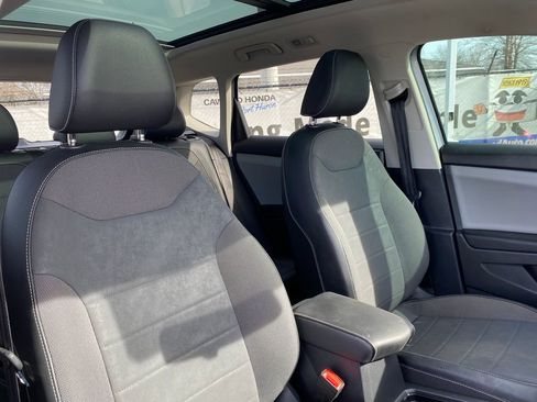 Used 2022 Volkswagen Taos SE FWD image 17