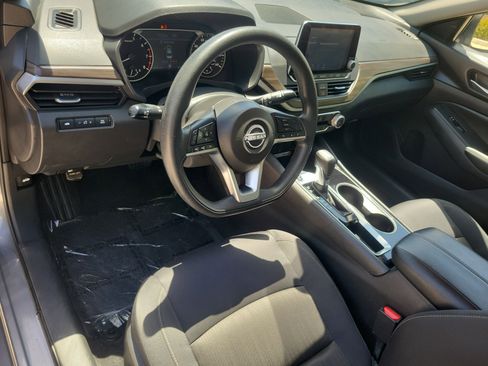 Used 2024 Nissan Altima 2.5 SV FWD image 16