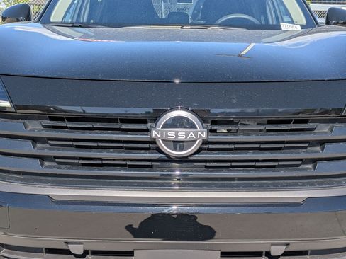 Used 2025 Nissan Kicks SV AWD/4WD image 9