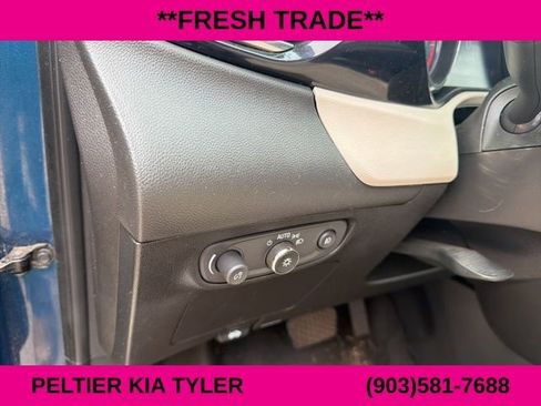 Used 2021 Buick Encore GX Select image 16