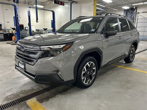 Used 2025 Subaru Forester Premium image 4