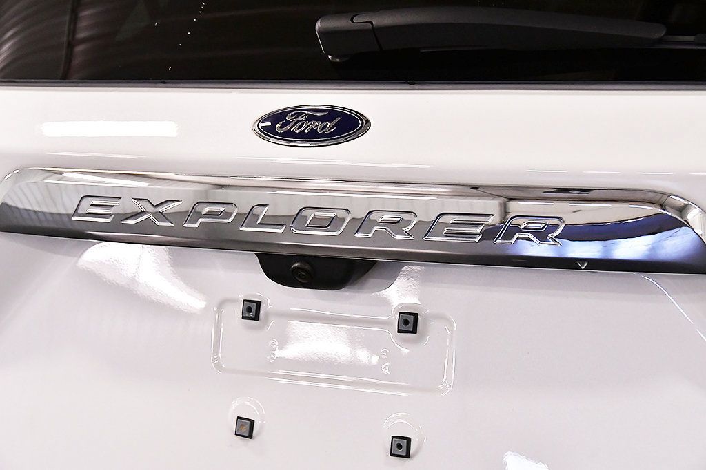 Used 2024 Ford Explorer XLT w/ Equipment Group 202A AWD/4WD image 11