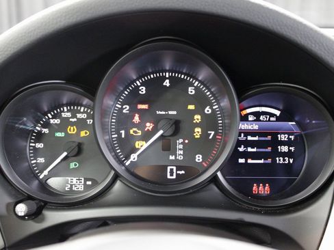 Certified 2025 Porsche Macan image 31