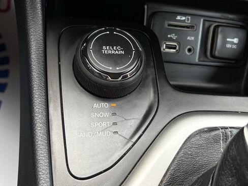 Used 2014 Jeep Cherokee Limited AWD/4WD image 42