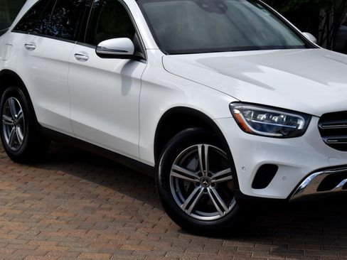 Used 2021 Mercedes-Benz GLC 300 300 4MATIC Premium Pkg Panoram image 4