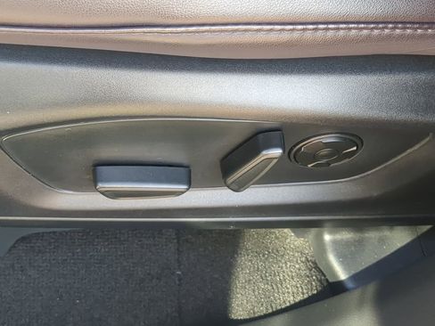 Used 2025 Ford Explorer Platinum image 20