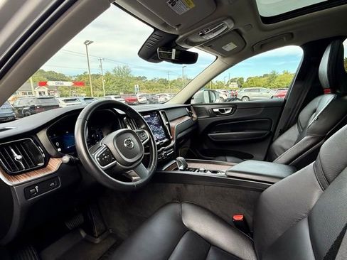 Used 2022 Volvo XC60 B5 Momentum w/ Climate Package image 13