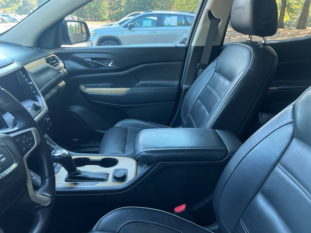 Used 2017 GMC Acadia Denali w/ Technology Package FWD image 8