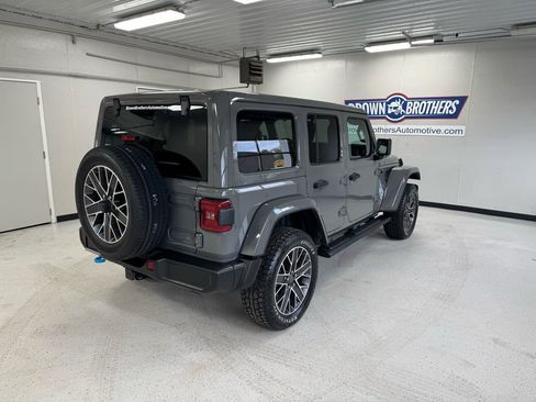 Used 2023 Jeep Wrangler Unlimited Sahara w/ Cold Weather Group AWD/4WD image 8