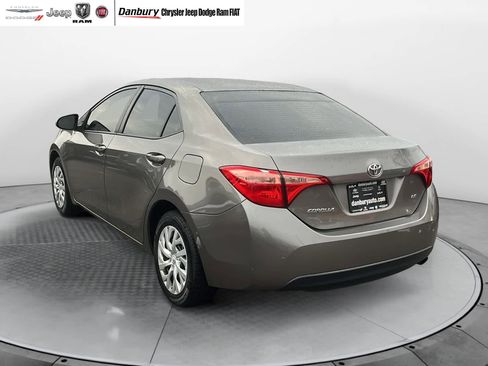Used 2018 Toyota Corolla LE image 4