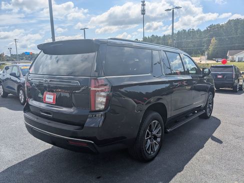 Used 2022 Chevrolet Suburban Z71 image 5
