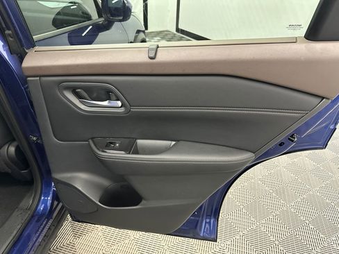 Used 2023 Nissan Rogue SV w/ SV Premium B Package image 17