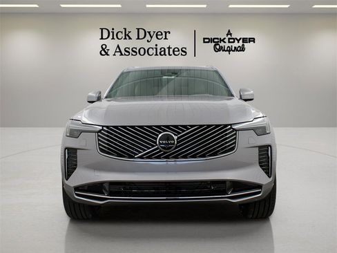 New 2026 Volvo XC90 B6 Plus w/ Protection Package Premier image 8