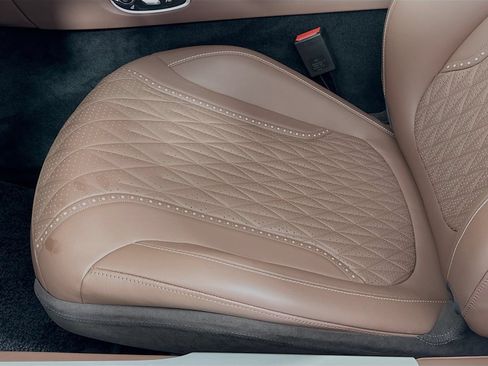 Used 2024 Aston Martin DB12 Coupe RWD image 18