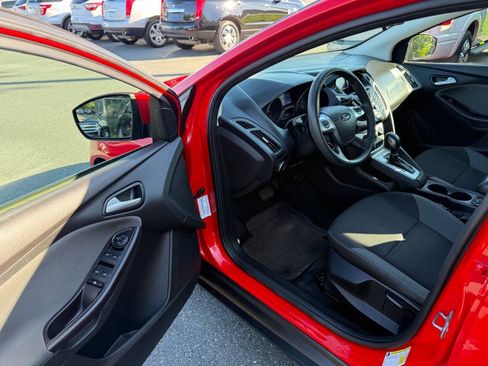 Used 2014 Ford Focus SE FWD image 11