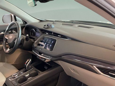 Used 2021 Cadillac XT4 Luxury w/ Cold Weather Package FWD image 38