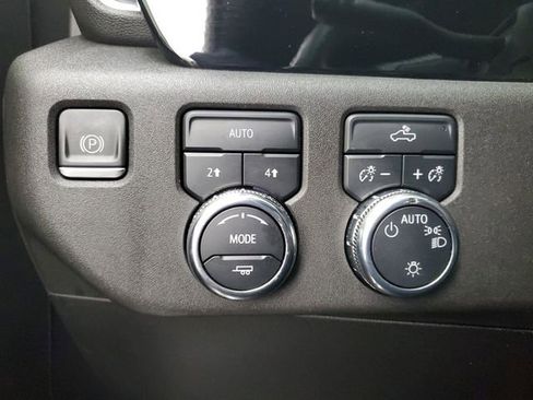 Used 2023 GMC Sierra 1500 SLE image 21