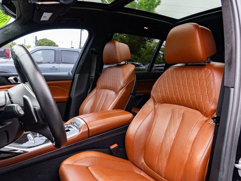 Used 2020 BMW X7 M50i w/ Dynamic Handling Package AWD/4WD image 23