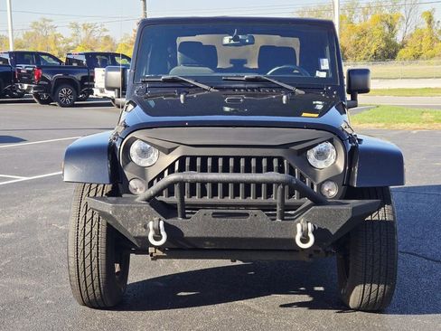 Used 2017 Jeep Wrangler Sahara w/ Connectivity Group image 9