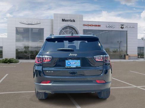 Used 2025 Jeep Compass Limited w/ Sun & Sound Group AWD/4WD image 7