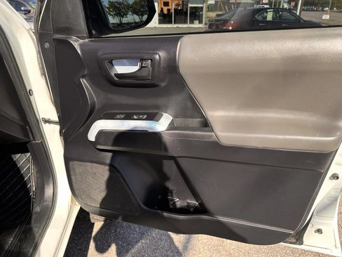 Used 2020 Toyota Tacoma SR RWD image 18