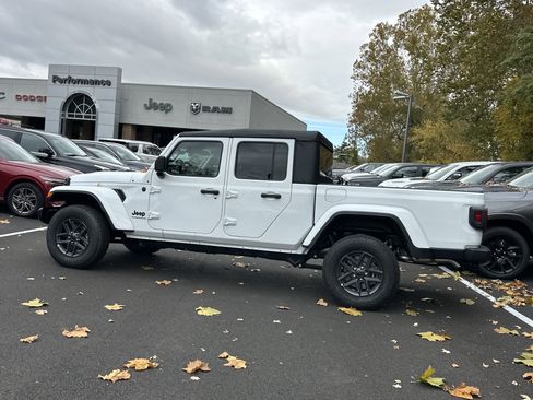 New 2026 Jeep Gladiator Sport image 22