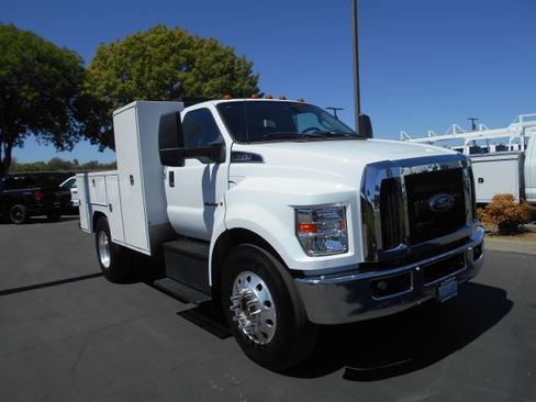 Used 2023 Ford F650 2WD Regular Cab Super Duty image 2