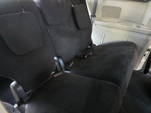 Used 2011 Chrysler Town & Country Touring image 13