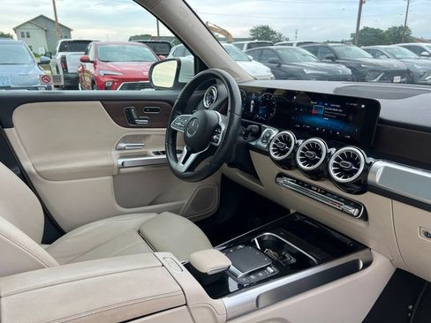 Used 2023 Mercedes-Benz GLB 250 4MATIC w/ Premium Package image 40