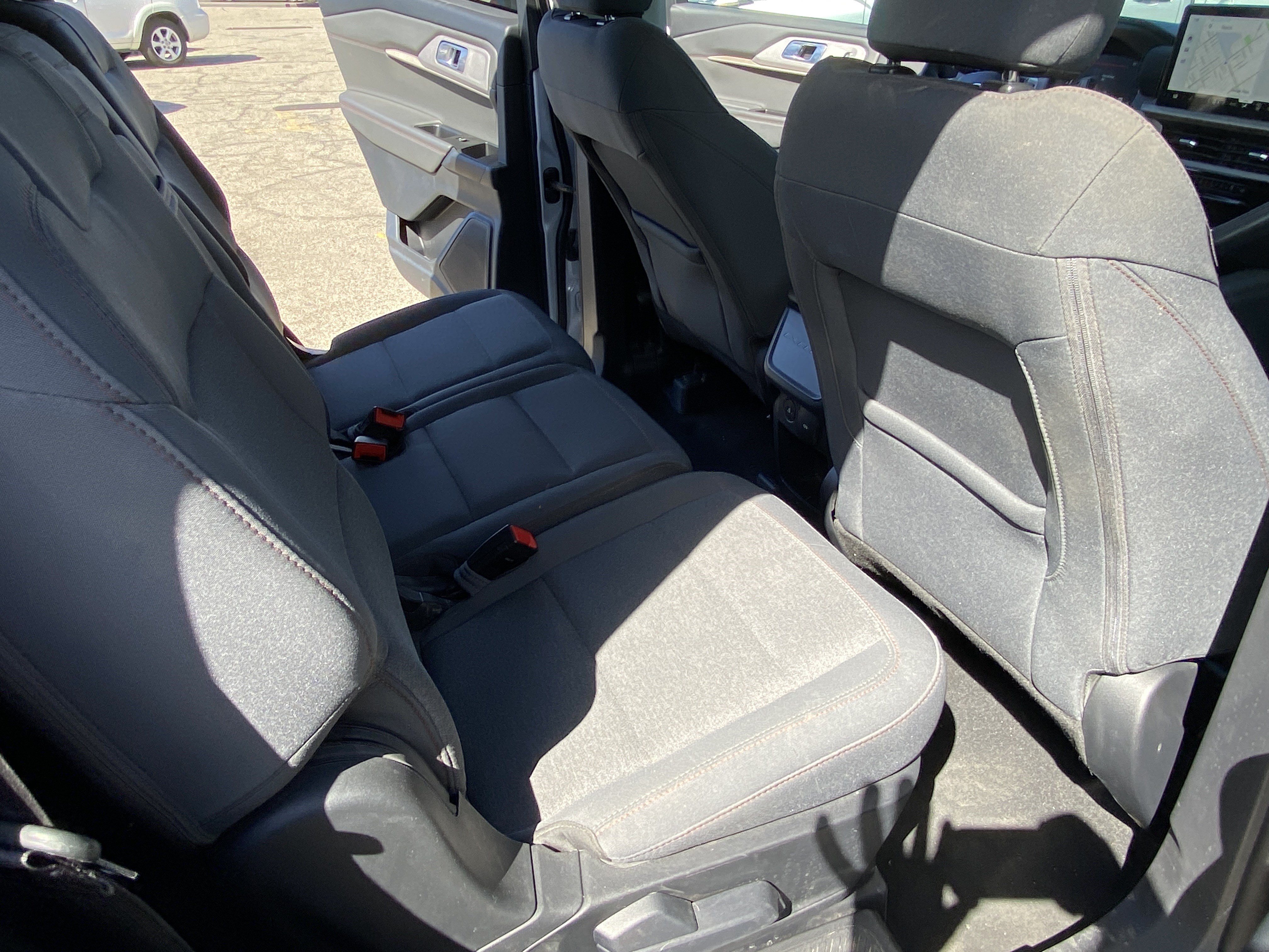 Used 2025 Ford Explorer Active RWD image 18