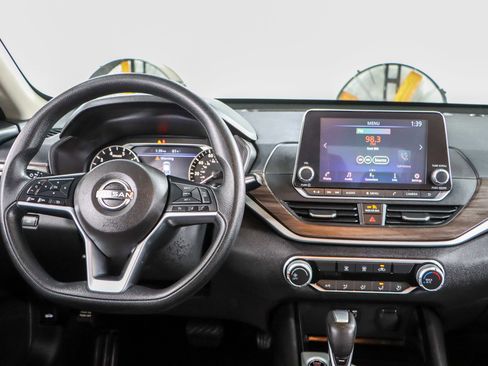 Used 2024 Nissan Altima 2.5 SV FWD image 17