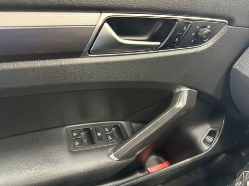 Used 2018 Volkswagen Passat 2.0T R-Line FWD image 11