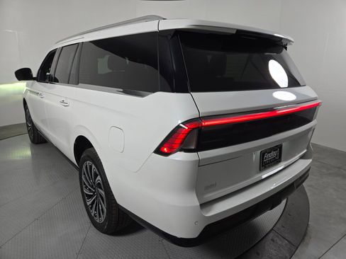 New 2026 Lincoln Navigator L Black Label AWD/4WD image 7