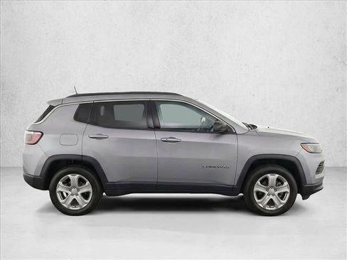 Used 2022 Jeep Compass Latitude FWD image 8