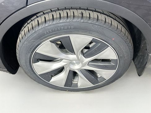 Used 2024 Tesla Model Y Long Range AWD/4WD image 11