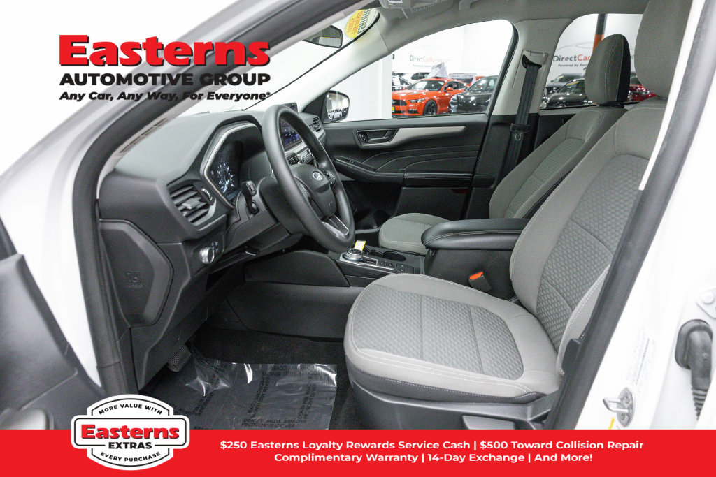 Used 2022 Ford Escape SE FWD image 14