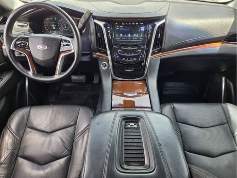 Used 2018 Cadillac Escalade ESV Luxury RWD image 24