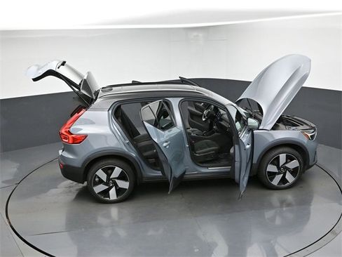 Used 2023 Volvo XC40 Recharge Ultimate image 47
