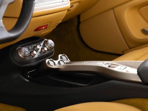 Used 2011 Ferrari California image 6