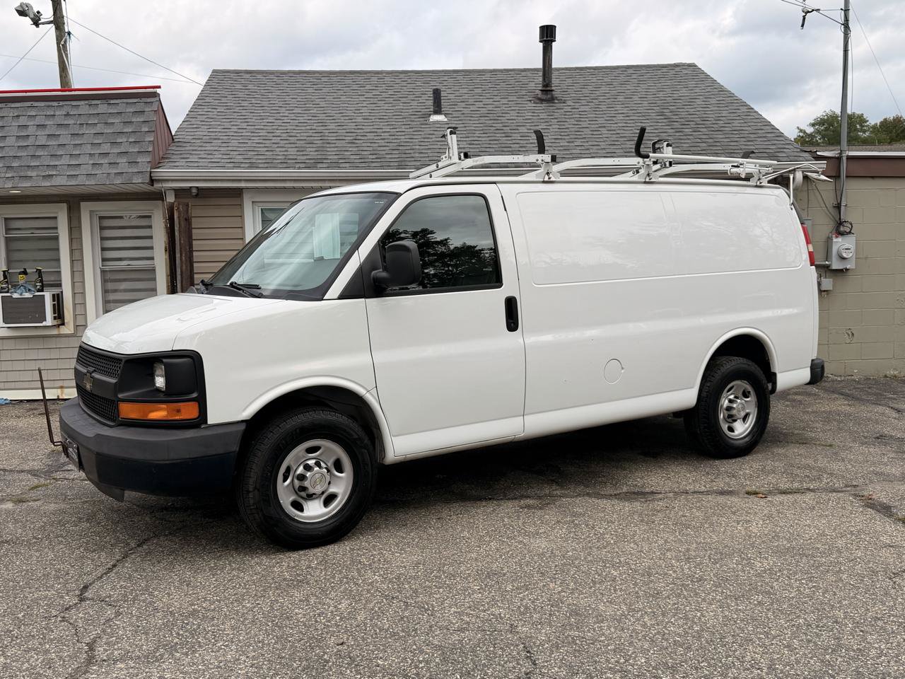 Used 2013 Chevrolet Express 3500 RWD image 2