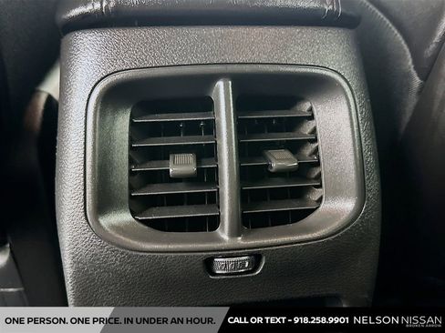 Used 2019 Jeep Cherokee Latitude Plus FWD image 23