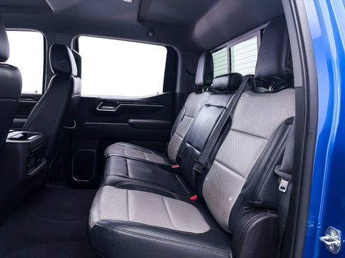 Used 2022 Chevrolet Silverado 1500 RST w/ Convenience Package II AWD/4WD image 39