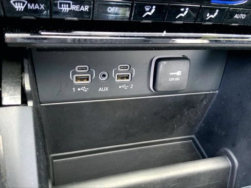 Certified 2024 Jeep Grand Cherokee Limited AWD/4WD image 28