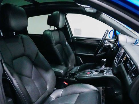 Used 2018 Porsche Macan image 25