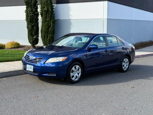 Used 2009 Toyota Camry LE image 1