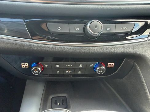 Used 2019 Buick Enclave Essence FWD image 27