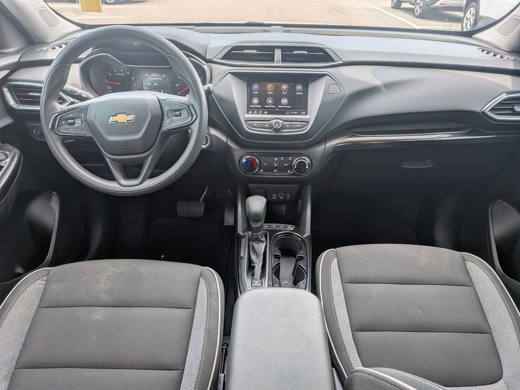 Used 2022 Chevrolet TrailBlazer LT FWD image 15